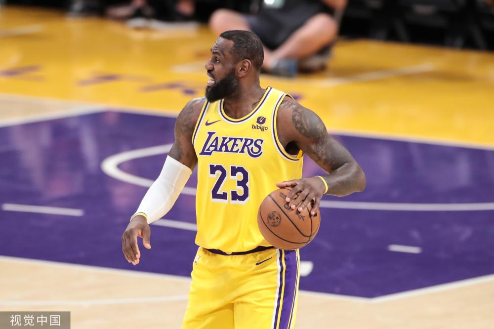 一位能够穿 一位能够穿