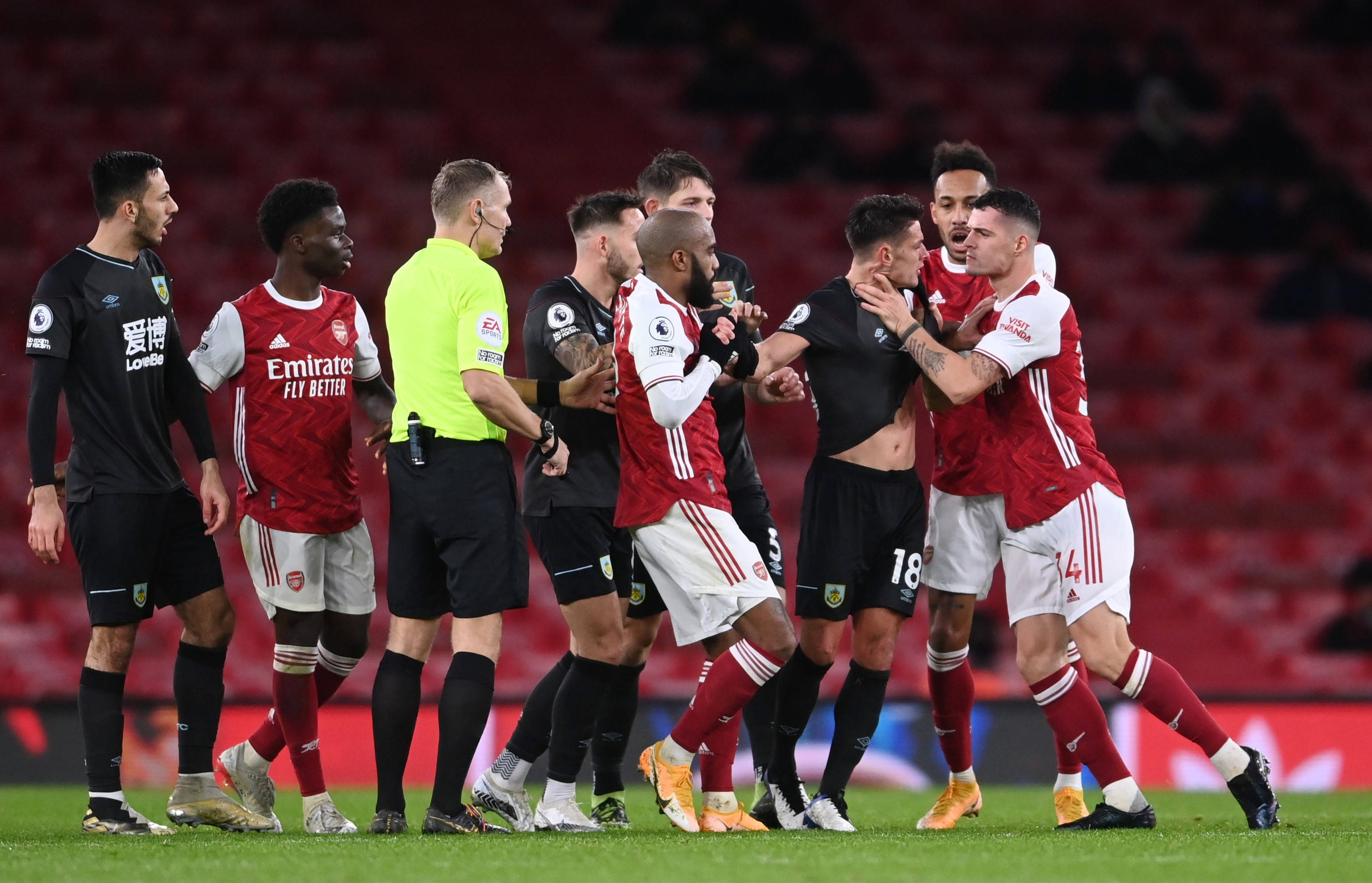 太残暴啦!巴萨女足6-1、总比分10-2狼堡女足,晋级女足欧冠4强.